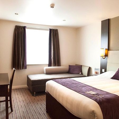 Premier Inn Guildford North - A3 Exterior foto