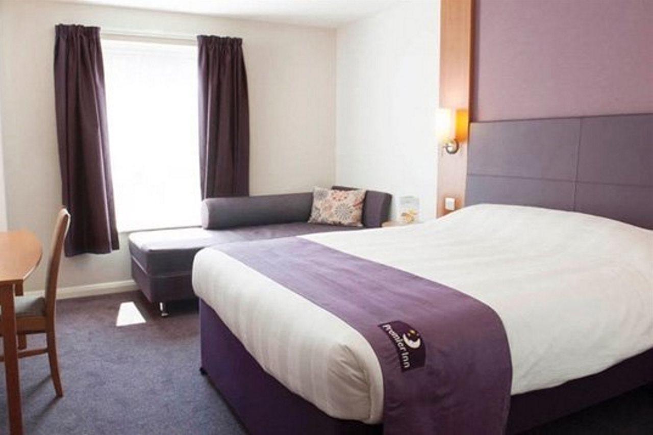 Premier Inn Guildford North - A3 Exterior foto